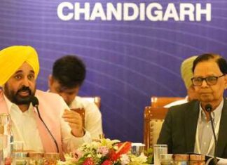 ਮੁੱਖ ਮੰਤਰੀ ਨੇ ਵਿੱਤ ਕਮਿਸ਼ਨ ਤੋਂ ਪੰਜਾਬ ਲਈ ਵਿਸ਼ੇਸ਼ ਪੈਕੇਜ ਦੀ ਮੰਗ ਕੀਤੀ, ਵਿਕਾਸ ਨੂੰ ਹੁਲਾਰਾ ਦੇਣ ਲਈ 1,32,247 ਕਰੋੜ ਰੁਪਏ ਦੀ ਮੰਗ