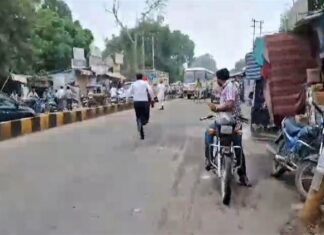 ਚਲਾਨ ਦੇ ਡਰੋਂ ਕਾਰ ਛੱਡ ਕੇ ਭੱਜਿਆ ਨੌਜਵਾਨ, 200 ਮੀਟਰ ਤਕ ਭਜਾਏ ਟ੍ਰੈਫਿਕ ਪੁਲਿਸ ਮੁਲਾਜ਼ਮ, ਥਾਣਿਓਂ ਆਇਆ ਕਾਬੂ