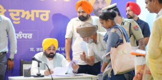 ਮੁੱਖ ਮੰਤਰੀ ਨੇ ਦਿੱਤੀ ਲੋਕਾਂ ਨੂੰ ਰਾਹਤ: ‘ਦੁਆਬੇ ‘ਚ ਸਰਕਾਰ ਤੁਹਾਡੇ ਦਰਬਾਰ’ ਸਕੀਮ ਤਹਿਤ ਆਪਣੀ ਜਲੰਧਰ ਰਿਹਾਇਸ਼ ਵਿਖੇ ਸਮੱਸਿਆਵਾਂ ਸੁਣੀਆਂ ਤੇ ਕੀਤਾ ਨਿਬੇੜਾ