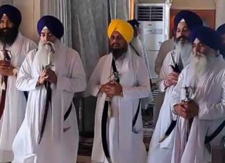 ਬ੍ਰੇਕਿੰਗ : ਸ੍ਰੀ ਅਕਾਲ ਤਖ਼ਤ ਸਾਹਿਬ ‘ਤੇ ਪੰਜ ਸਿੰਘ ਸਾਹਿਬਾਨਾਂ ਦੀ ਮੀਟਿੰਗ ਸ਼ੁਰੂ, ਅਕਾਲੀ ਦਲ ਦੇ ਬਾਗੀ ਧੜ੍ਹੇ ਦੀ ਖਿਮਾ ਜਾਚਨਾ ‘ਤੇ ਵੀ ਹੋ ਸਕਦੀ ਚਰਚਾ