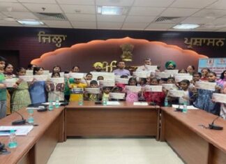 ਕੈਬਨਿਟ ਮੰਤਰੀ ਹਰਭਜਨ ਸਿੰਘ ਈ ਟੀ ਓ ਨੇ 44 ਲੋੜਵੰਦ ਪਰਿਵਾਰਾਂ ਦੇ ਬੱਚਿਆਂ ਨੂੰ ਪੜ੍ਹਾਈ ਲਈ 4 ਹਜ਼ਾਰ ਰੁਪਏ ਪ੍ਰਤੀ ਮਹੀਨਾ ਦੀ ਆਰਥਿਕ ਸਹਾਇਤਾ ਦੇ ਚੈੱਕ ਵੰਡੇ