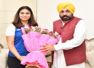 CM ਮਾਨ ਨੇ ਉਲੰਪਿਕ ਤਗ਼ਮਾ ਜੇਤੂ ਸ਼ੂਟਰ ਮਨੂੰ ਭਾਕਰ ਨਾਲ ਕੀਤੀ ਮੁਲਾਕਾਤ, ਦੇਸ਼ ਲਈ ਤਗ਼ਮੇ ਜਿੱਤਣ ‘ਤੇ ਕੀਤਾ ਸਨਮਾਨ
