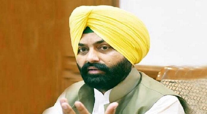 ਸੜਕ ਹਾਦਸਿਆਂ ਨੂੰ ਠੱਲ੍ਹ ਪਾਉਣ ਲਈ ਲਾਲਜੀਤ ਭੁੱਲਰ ਵੱਲੋਂ ਸੂਬੇ ‘ਚ ਟਰਾਂਸਪੋਰਟ ਪ੍ਰਸ਼ਾਸਨ ‘ਚ ਹੋਰ ਸੁਧਾਰ ਲਿਆਉਣ ‘ਤੇ ਜ਼ੋਰ