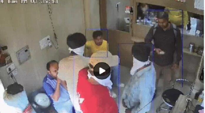 ਲੁਧਿਆਣਾ ‘ਚ ਹਥਿਆਰਬੰਦ ਲੁਟੇਰਿਆਂ ਨੇ ਮਨੀ ਟਰਾਂਸਫਰ ਦੀ ਦੁਕਾਨ ਨੂੰ ਲੁੱਟਣ ਦੀ ਕੀਤੀ ਕੋਸ਼ਿਸ਼, ਦੁਕਾਨਦਾਰ ਨੇ ਕੈਬਿਨ ‘ਚ ਬੰਦ ਹੋ ਕੇ ਬਚਾਈ ਜਾਨ