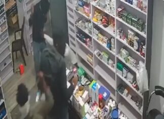 ਦੁਕਾਨ ‘ਤੇ ਬੈਠੇ ਵਿਅਕਤੀ ਦੇ ਸਿਰ ਤੇਜ਼ਧਾਰ ਹਥਿਆਰਾਂ ਨਾਲ ਹਮਲਾ, ਕੈਸ਼ ਤੇ ਆਈਫੋਨ ਲੈ ਗਏ ਲੁੱਟ ਕੇ