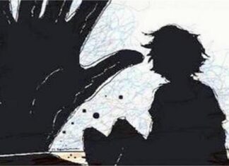 ਕਲਯੁੱਗੀ ਪਿਓ ਦੀ ਬੇਰਹਿਮੀ ! ਗਰਮ ਚਿਮਟੇ ਨਾਲ ਦਾਗੀਆਂ ਛੋਟੀਆਂ ਮਾਸੂਮ ਬੱਚੀਆਂ, ਚੀਕਾਂ ਸੁਣ ਪੁੱਜੇ ਗੁਆਂਢੀ