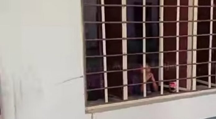 ਲਾਹਪ੍ਰਵਾਹੀ ! ਕਲਾਸ ‘ਚ ਸੁੱਤਾ ਸੀ ਬੱਚਾ, ਸਕੂਲ ਨੂੰ ਤਾਲਾ ਲਾ ਘਰ ਚਲਾ ਗਿਆ ਸਟਾਫ