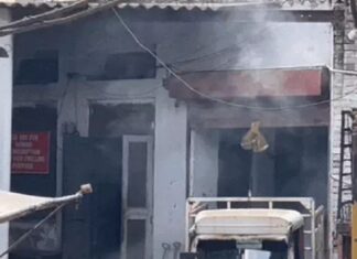 ਬ੍ਰੇਕਿੰਗ : ਜਲੰਧਰ ‘ਚ ਬਰਫ ਦੇ ਕਾਰਖਾਨੇ ਦੀ ਗੈਸ ਲੀਕ, ਲੋਕਾਂ ‘ਚ ਮਚਿਆ ਹੜਕੰਪ, 4 ਪ੍ਰਵਾਸੀ ਬੇਹੋਸ਼, ਇਲਾਕਾ ਸੀਲ