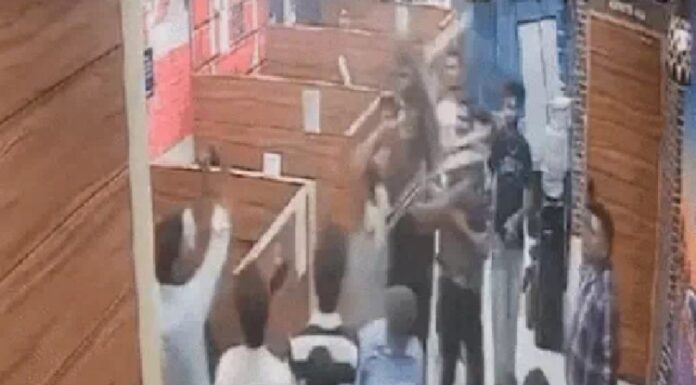 ਜਲੰਧਰ : ਅਮਰੀਕਾ ਦਾ ਵੀਜ਼ਾ ਨਾ ਆਉਣ ‘ਤੇ ਟਰੈਵਲ ਏਜੰਸੀ ‘ਤੇ ਹਮਲਾ, ਕੁੱਟਮਾਰ ਕਰ ਕੇ ਕੀਤੀ ਭੰਨਤੋੜ