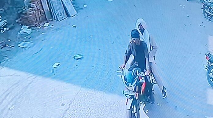 ਬਜ਼ੁਰਗ ਨੂੰ ਘਰ ਦੀਆਂ ਗੱਲਾਂ ‘ਚ ਉਲਝਾ ਖੁਦ ਨੂੰ ਬਾਬੇ ਦੱਸ ਸੋਨੇ ਦੀਆਂ ਚੂੜੀਆਂ ਲੈ ਗਏ ਸ਼ਾਤਰ ਠੱਗ