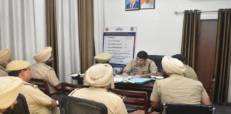 ਐਕਸ਼ਨ ‘ਚ CP ਸਵਪਨ ਸ਼ਰਮਾ ! ਜਲੰਧਰ ਦੇ ਥਾਣਿਆਂ ਦੀ ਕੀਤੀ ਅਚਨਚੇਤ ਚੈਕਿੰਗ, ਪੈਂਡਿੰਗ ਪਏ ਕੇਸਾਂ ਨੂੰ ਲੈ ਕੇ ਪਈ ਅਧਿਕਾਰੀਆਂ ਨੂੰ ਝਾੜ