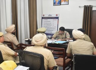 ਐਕਸ਼ਨ ‘ਚ CP ਸਵਪਨ ਸ਼ਰਮਾ ! ਜਲੰਧਰ ਦੇ ਥਾਣਿਆਂ ਦੀ ਕੀਤੀ ਅਚਨਚੇਤ ਚੈਕਿੰਗ, ਪੈਂਡਿੰਗ ਪਏ ਕੇਸਾਂ ਨੂੰ ਲੈ ਕੇ ਪਈ ਅਧਿਕਾਰੀਆਂ ਨੂੰ ਝਾੜ