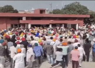 ਪੰਚਾਇਤੀ ਚੋਣਾਂ : ਗੁਰਦਾਸਪੁਰ ‘ਚ ਆਪਸ ‘ਚ ਭਿੜੇ ਕਾਂਗਰਸ ਤੇ ਆਪ ਦੇ ਵਰਕਰ, BDPO ਦਫਤਰ ਬਾਹਰ ਗਰਮਾ ਗਿਆ ਮਾਹੌਲ