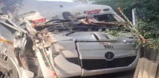 2 ਟਰੱਕਾਂ ਦੀ ਆਹਮੋ-ਸਾਹਮਣੇ ਭਿਆਨਕ ਟੱਕਰ, ਸਟੇਅਰਿੰਗ ‘ਚ ਫਸਣ ਨਾਲ ਡਰਾਈਵਰ ਦੀ ਕੱਟੀ ਲੱਤ