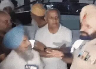 ਨਸ਼ਾ ਤਸਕਰ ਖਿਲਾਫ ਮੁਹੱਲਾ ਵਾਸੀਆਂ ਨੇ ਕੀਤਾ ਹੰਗਾਮਾ, ਪੁਲਿਸ ਨਾਲ ਕੀਤੀ ਤਿੱਖੀ ਬਹਿਸ