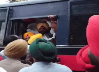 ਚੰਡੀਗੜ੍ਹ ‘ਚ BJP ਖਿਲਾਫ ਪ੍ਰਦਰਸ਼ਨ ਕਰ ਰਹੇ ਪੰਜਾਬ ਦੇ 5 ਮੰਤਰੀ ਹਿਰਾਸਤ ‘ਚ, ਇਕ ਜ਼ਖਮੀ