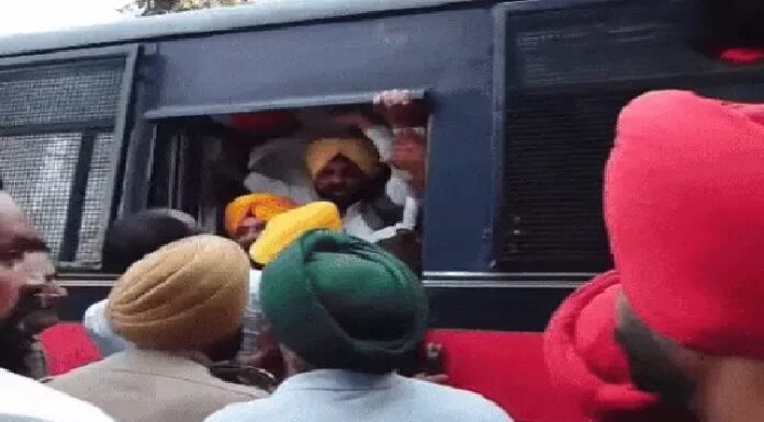ਚੰਡੀਗੜ੍ਹ ‘ਚ BJP ਖਿਲਾਫ ਪ੍ਰਦਰਸ਼ਨ ਕਰ ਰਹੇ ਪੰਜਾਬ ਦੇ 5 ਮੰਤਰੀ ਹਿਰਾਸਤ ‘ਚ, ਇਕ ਜ਼ਖਮੀ