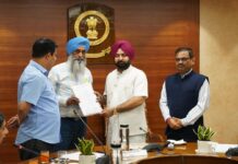 ਮਾਨ ਸਰਕਾਰ ਵੱਲੋਂ ਸ਼ਹਿਰੀਆਂ ਨੂੰ ਸਹੂਲਤਾਂ ਦੇਣ ਲਈ ਅਹਿਮ ਕਦਮ, ਮਕਾਨ ਉਸਾਰੀ ਤੇ ਸ਼ਹਿਰੀ ਵਿਕਾਸ ਮੰਤਰੀ ਤੇ ਮੁੱਖ ਸਕੱਤਰ ਨੇ 51 ਪ੍ਰਮੋਟਰਾਂ/ਬਿਲਡਰਾਂ ਨੂੰ ਸੌਂਪੇ ਸਰਟੀਫਿਕੇਟ