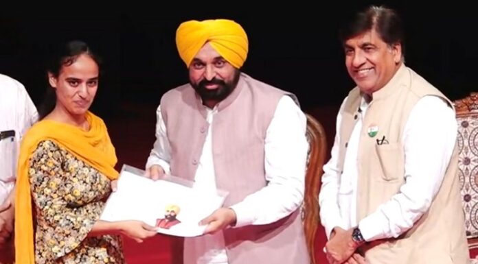 ਮੁੱਖ ਮੰਤਰੀ ਭਗਵੰਤ ਮਾਨ ਨੇ ਸਿਰਫ਼ ਢਾਈ ਸਾਲਾਂ ‘ਚ ਨੌਜਵਾਨਾਂ ਨੂੰ ਦਿੱਤੀਆਂ 45,560 ਸਰਕਾਰੀ ਨੌਕਰੀਆਂ