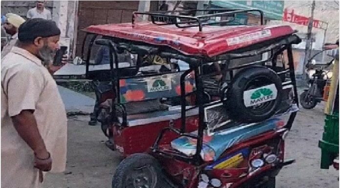 ਜਲੰਧਰ : ਟਿੱਪਰ ਨੇ 3 ਵਾਹਨਾਂ ਨੂੰ ਮਾਰੀ ਟੱਕਰ, ਜਾਨੀ ਨੁਕਸਾਨ ਹੋਣੋਂ ਮਸਾਂ ਹੋਇਆ ਬਚਾਅ