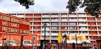 ਚੰਡੀਗੜ੍ਹ ‘ਚ ਨਾਨ-ਟੀਚਿੰਗ ਸਟਾਫ ਨੂੰ ਵੱਡਾ ਝਟਕਾ ! ਸਿੱਖਿਆ ਵਿਭਾਗ ਨੇ ਰੈਗੂਲਰ ਕਰਨ ਤੋਂ ਕੀਤਾ ਇਨਕਾਰ