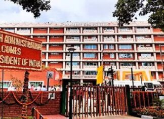 ਚੰਡੀਗੜ੍ਹ ‘ਚ ਨਾਨ-ਟੀਚਿੰਗ ਸਟਾਫ ਨੂੰ ਵੱਡਾ ਝਟਕਾ ! ਸਿੱਖਿਆ ਵਿਭਾਗ ਨੇ ਰੈਗੂਲਰ ਕਰਨ ਤੋਂ ਕੀਤਾ ਇਨਕਾਰ