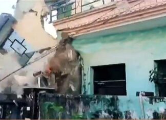 ਮੋਹਾਲੀ ‘ਚ ਅੱਖ ਝਪਕਦਿਆਂ ਹੀ ਮਲਬੇ ਤਬਦੀਲ ਹੋ ਗਿਆ 2 ਮੰਜ਼ਿਲਾ ਮਕਾਨ, ਪਰਿਵਾਰ ਦਾ ਨਹੀਂ ਰੁਕ ਰਿਹਾ ਰੋਣਾ