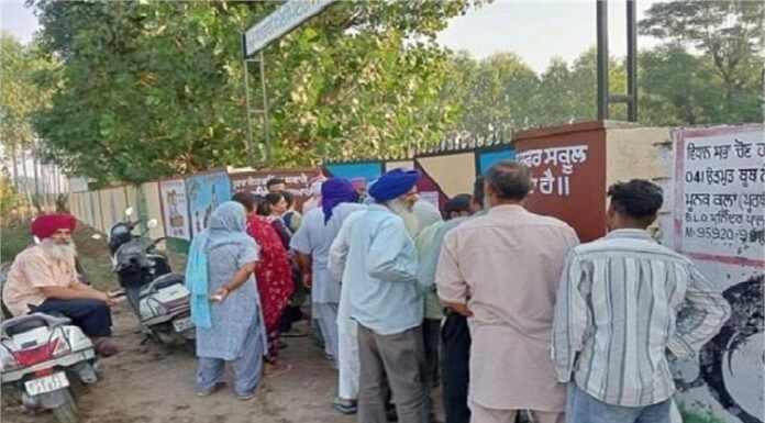 ਪੰਚਾਇਤੀ ਚੋਣਾਂ : ਤਰਨਤਾਰਨ ‘ਚ ਪੋਲਿੰਗ ਬੂਥ ਦੇ ਬਾਹਰ ਚਲੀਆਂ ਗੋਲੀਆਂ, ਇਕ ਜ਼ਖਮੀ