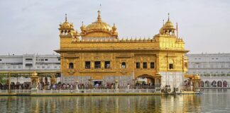 ਵੱਡੀ ਖਬਰ ! ਸ੍ਰੀ ਦਰਬਾਰ ਸਾਹਿਬ ਦੇ ਸਰੋਵਰ ‘ਚ ਵਿਅਕਤੀ ਨੇ ਖੁਦਕੁਸ਼ੀ ਕਰਨ ਲਈ ਮਾਰੀ ਛਾਲ, ਸੇਵਾਦਾਰਾਂ ਨੇ ਕੱਢਿਆ ਬਾਹਰ