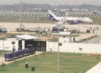 ਚੰਡੀਗੜ੍ਹ ਏਅਰਪੋਰਟ ‘ਤੇ ਜਹਾਜ਼ ‘ਚ ਬੰਬ ਹੋਣ ਖਬਰ ! ਯਾਤਰੀਆਂ ‘ਚ ਮਚੀ ਹਫੜਾ-ਦਫੜੀ