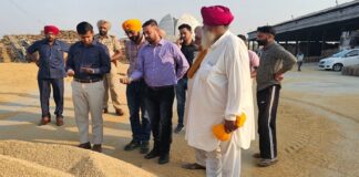 ਡਿਪਟੀ ਕਮਿਸ਼ਨਰ ਨੇ ਕਰਤਾਰਪੁਰ ਖਰੀਦ ਕੇਂਦਰ ਦਾ ਲਿਆ ਜਾਇਜ਼ਾ, ਕਿਹਾ – ਕਿਸਾਨਾਂ ਨੂੰ ਨਹੀਂ ਆਉਣ ਦਿੱਤੀ ਜਾਵੇਗੀ ਕੋਈ ਪ੍ਰੇਸ਼ਾਨੀ