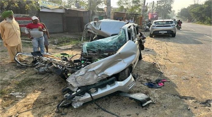 ਭਿਆਨਕ ਹਾਦਸਾ ! ਕਾਰ ਤੇ ਟੂਰਿਸਟ ਬੱਸ ਵਿਚਾਲੇ ਜ਼ਬਰਦਸਤ ਟੱਕਰ, ਇਕ ਦੀ ਮੌਤ, ਬੱਚੇ ਸਣੇ ਔਰਤ ਜ਼ਖਮੀ