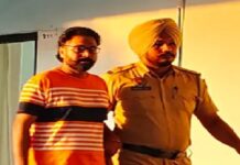 ਜਲੰਧਰ ਦੇ DC ਦਫਤਰ ‘ਚ ਸਰਕਾਰੀ ਰਜਿਸਟਰ ਤੋਂ ਦਸਤਾਵੇਜ਼ ਫਾੜ ਕੇ ਭੱਜਿਆ ਸਾਬਕਾ ਕੌਂਸਲਰ ਦਾ ਪਤੀ, ਇੰਝ ਆਇਆ ਅੜਿੱਕੇ