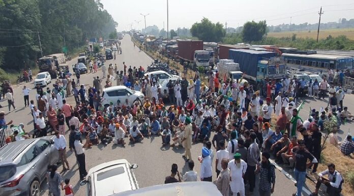 ਜਲੰਧਰ-ਲੁਧਿਆਣਾ ਨੈਸ਼ਨਲ ਹਾਈਵੇ ਬੰਦ, ਇਸ ਚੌਕ ‘ਤੇ ਅਣਮਿਥੇ ਸਮੇਂ ਲਈ ਧਰਨੇ ‘ਤੇ ਬੈਠੇ ਕਿਸਾਨ