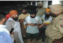 ਪੈਸਿਆਂ ਦੇ ਲੈਣ-ਦੇਣ ਨੂੰ ਲੈ ਕੇ ਬੰਦੂਕ ਦੀ ਨੋਕ ‘ਤੇ ਡੇਅਰੀ ‘ਚੋਂ ਮੱਝਾ ਖੋਲ੍ਹ ਕੇ ਲੈ ਗਏ ਨਿਹੰਗ, ਨੌਕਰ ਨੂੰ ਬਣਾਇਆ ਬੰਧਕ