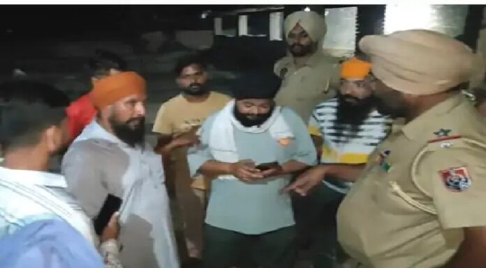 ਪੈਸਿਆਂ ਦੇ ਲੈਣ-ਦੇਣ ਨੂੰ ਲੈ ਕੇ ਬੰਦੂਕ ਦੀ ਨੋਕ ‘ਤੇ ਡੇਅਰੀ ‘ਚੋਂ ਮੱਝਾ ਖੋਲ੍ਹ ਕੇ ਲੈ ਗਏ ਨਿਹੰਗ, ਨੌਕਰ ਨੂੰ ਬਣਾਇਆ ਬੰਧਕ