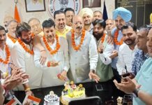 ਕੇਕ ਕੱਟ ਕੇ ਮਨਾਇਆ ਮੁੱਖ ਮੰਤਰੀ ਭਗਵੰਤ ਮਾਨ ਦਾ ਜਨਮ ਦਿਨ