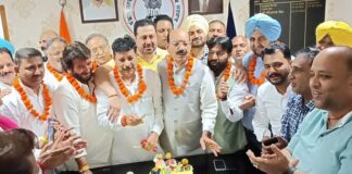 ਕੇਕ ਕੱਟ ਕੇ ਮਨਾਇਆ ਮੁੱਖ ਮੰਤਰੀ ਭਗਵੰਤ ਮਾਨ ਦਾ ਜਨਮ ਦਿਨ