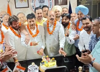 ਕੇਕ ਕੱਟ ਕੇ ਮਨਾਇਆ ਮੁੱਖ ਮੰਤਰੀ ਭਗਵੰਤ ਮਾਨ ਦਾ ਜਨਮ ਦਿਨ