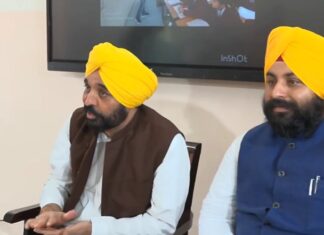 CM ਭਗਵੰਤ ਮਾਨ PTM ‘ਚ ਸ਼ਾਮਲ ਹੋਣ ਲਈ ਨੰਗਲ ਦੇ ਸਕੂਲ ਪਹੁੰਚੇ, ਵਿਦਿਆਰਥੀਆਂ ਨਾਲ ਕੀਤੀ ਮੁਲਾਕਾਤ