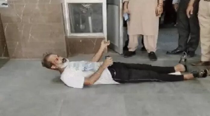 ਲੁਧਿਆਣਾ ਦੇ ਸਿਵਲ ਹਸਪਤਾਲ ‘ਚ ਮਰੀਜ਼ ਦੇ ਪਤੀ ਨੇ ਕੀਤਾ ਹੰਗਾਮਾ, ਜ਼ਮੀਨ ‘ਤੇ ਲੇਟ ਕੇ ਕੀਤਾ ਡਾਕਟਰਾਂ ਦਾ ਵਿਰੋਧ