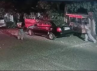 ਲੁਧਿਆਣਾ ‘ਚ ਬਦਮਾਸ਼ਾਂ ਨੇ ਘਰਾਂ ਬਾਹਰ ਖੜ੍ਹੀਆਂ ਕਾਰਾਂ ਦੇ ਤੋੜੇ ਸ਼ੀਸ਼ੇ, ਸੀਸੀਟੀਵੀ ‘ਚ ਕੈਦ ਘਟਨਾ