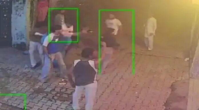 ਜਲੰਧਰ ‘ਚ 2 ਧਿਰਾਂ ਵਿਚਾਲੇ ਝਗੜੇ ਤੋਂ ਬਾਅਦ ਚਲੇ ਇੱਟਾਂ-ਰੋੜੇ, ਘਟਨਾ ਸੀਸੀਟੀਵੀ ‘ਚ ਕੈਦ