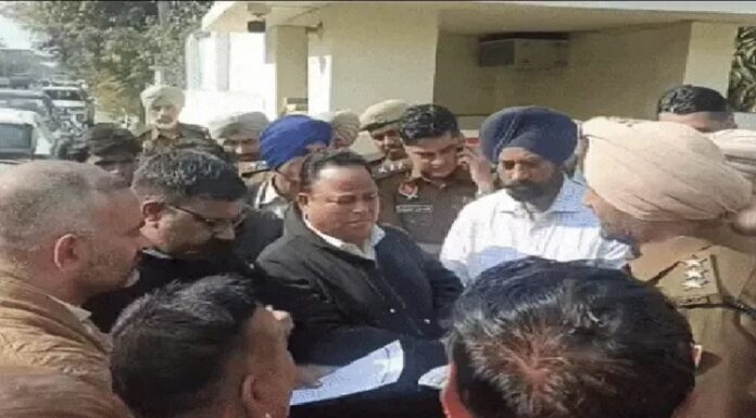 ਜਲੰਧਰ ‘ਚ ਸੰਤ ਨਿਰੰਜਨ ਦਾਸ ਨੂੰ ਕਤਲ ਦੀ ਧਮਕੀ, ਸੋਸ਼ਲ ਮੀਡੀਆ ‘ਤੇ ਲਾਈਵ ਆ ਕੇ ਕੱਢੀਆਂ ਸ੍ਰੀ ਗੁਰੂ ਰਵਿਦਾਸ ਨੂੰ ਗਾਲ੍ਹਾਂ