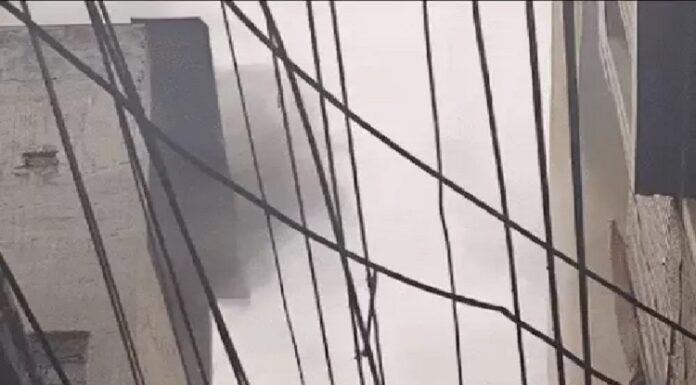 ਜਲੰਧਰ ‘ਚ ਦੁਕਾਨ ਦੀ ਤੀਜੀ ਮੰਜ਼ਿਲ ‘ਤੇ ਲੱਗੀ ਭਿਆਨਕ ਅੱਗ, ਸਾਰ ਸਾਮਾਨ ਸੜ ਕੇ ਸੁਆਹ