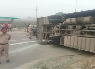 ਸਵਾਰੀਆਂ ਨਾਲ ਭਰੀ ਬੱਸ ਨਾਲ ਹਾਦਸਾ ! ਮੋਟਰਸਾਈਕਲ ਸਵਾਰ ਨੂੰ ਬਚਾਉਂਦਿਆਂ ਪਲਟੀ, ਕਈ ਲੋਕ ਜ਼ਖਮੀ