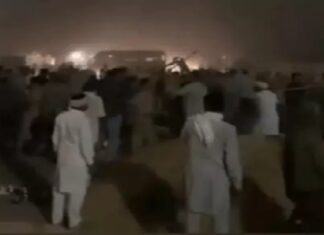 ਝੋਨੇ ਦੀ ਖਰੀਦ ਦੌਰਾਨ ਵਿਵਾਦ ! ਕਿਸਾਨਾਂ ਨੇ ਤਹਿਸੀਲਦਾਰ ਤੇ ਖਰੀਦ ਇੰਸਪੈਕਟਰ ਨੂੰ ਬਣਾਇਆ ਬੰਧਕ, ਪੁਲਿਸ ‘ਤੇ ਕੀਤਾ ਪਥਰਾਅ