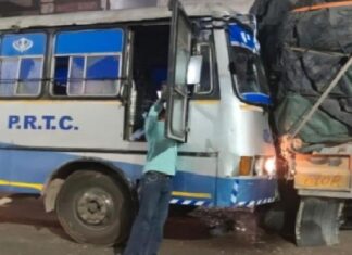 ਤੜਕਸਾਰ ਵੱਡਾ ਹਾਦਸਾ ! ਸਵਾਰੀਆਂ ਨਾਲ ਭਰੀ ਬੱਸ ਤੇ ਟਰੱਕ ਵਿਚਾਲੇ ਜ਼ਬਰਦਸਤ ਟੱਕਰ, ਕੰਡਕਟਰ ਸਣੇ ਕਈ ਸਵਾਰੀਆਂ ਜ਼ਖਮੀ