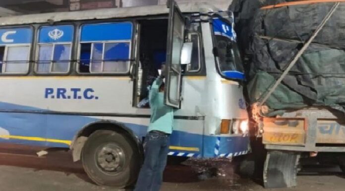 ਤੜਕਸਾਰ ਵੱਡਾ ਹਾਦਸਾ ! ਸਵਾਰੀਆਂ ਨਾਲ ਭਰੀ ਬੱਸ ਤੇ ਟਰੱਕ ਵਿਚਾਲੇ ਜ਼ਬਰਦਸਤ ਟੱਕਰ, ਕੰਡਕਟਰ ਸਣੇ ਕਈ ਸਵਾਰੀਆਂ ਜ਼ਖਮੀ