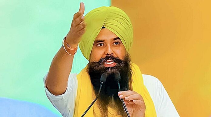 ਬੇਅਦਬੀ ਮਾਮਲੇ ਨੂੰ ਲੈ ਕੇ ਐਕਸ਼ਨ ਮੋੜ ‘ਚ MP ਮਾਲਵਿੰਦਰ ਕੰਗ, ਲੋਕ ਸਭਾ ਨੂੰ ਭੇਜਿਆ ਮੁਲਤਵੀ ਨੋਟਿਸ